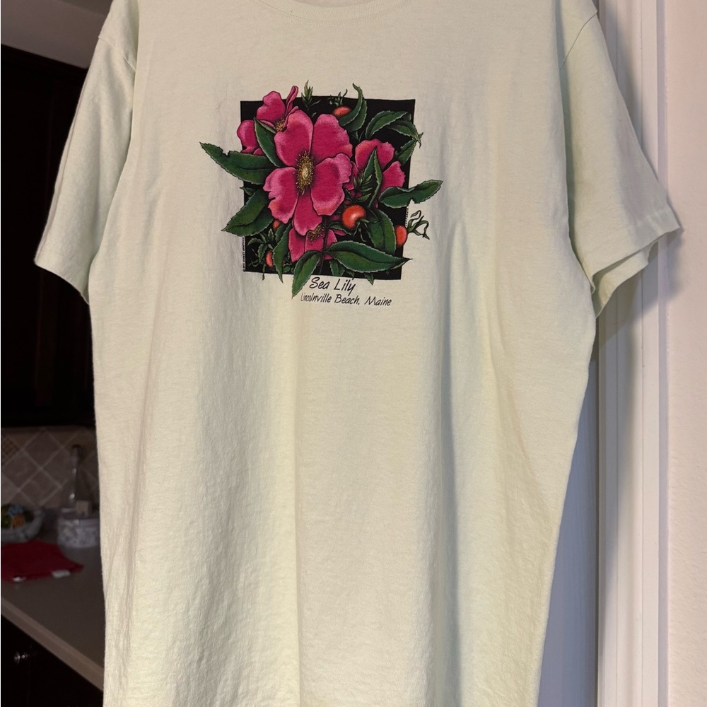 VTG style graphic tee featuring a "Sea Lily" design Lincolnville Beach, Maine.
